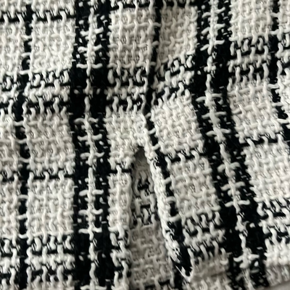 Francesca’s plaid skirt - Picture 3 of 4